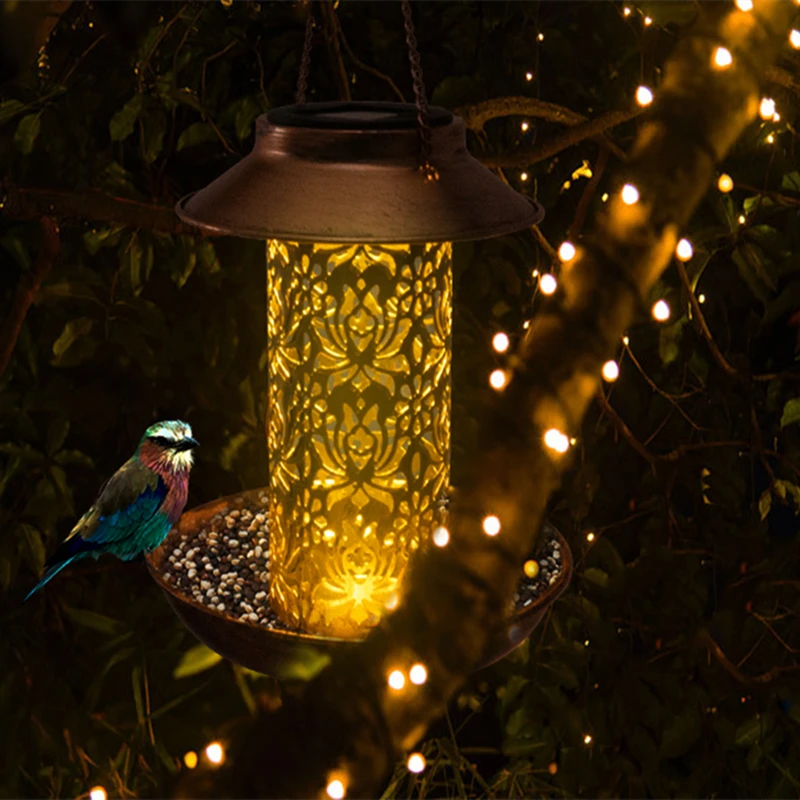 Солнечная садовая кормушка для птиц Металлический подвесной птичник на открытом воздухе с водонепроницаемым солнечным освещением для украшения деревьев на заднем дворе