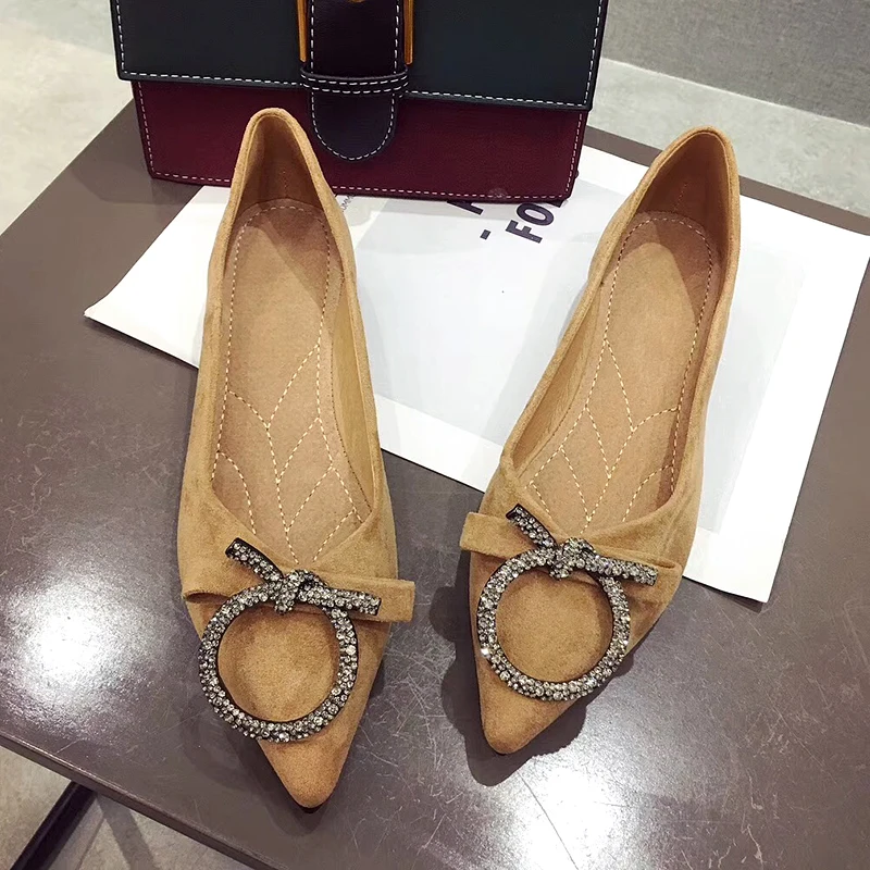 Корейская версия Ретро металлического украшения, Большие размеры 44 45, Женская обувь, весна / осень, туфли на плоской подошве с острым носком, женские туфли-лодочки на мелководье