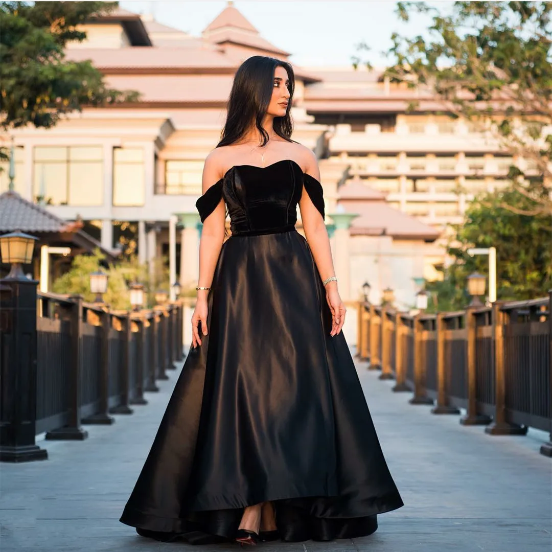 Винтажные длинные бархатные атласные вечерние платья с карманами трапециевидной формы, черные плиссированные, с открытыми плечами, вечернее платье для выпускного вечера для женщин